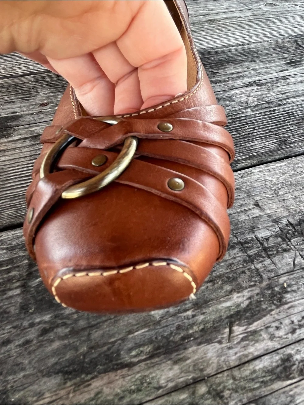 FRYE Brown Leather Women’s Slip-On Flat with Decorative Ring HARDWARE , sz 7.5 - Picture 2 of 8